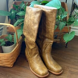 New Brown Faux Leather Women's Boots wide Calf Size 9